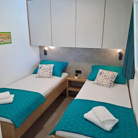 Apartment Mobile Al Mare, Murter